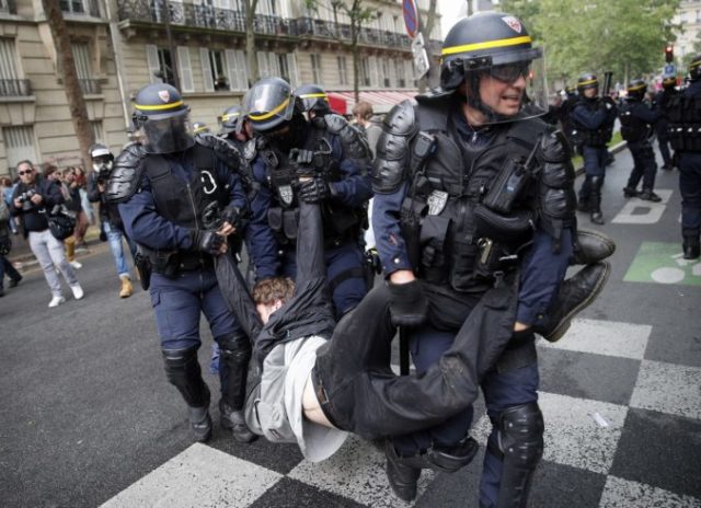 376003_france_strikes_79288 e38e4f659e1b4508bb11f68349909f46 676x490.jpg