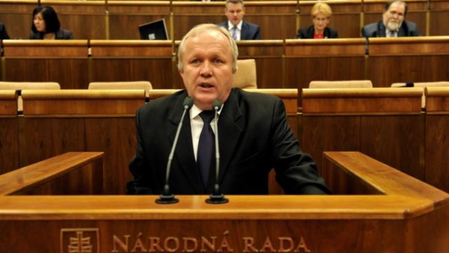376018_parlik_09 676x451.jpg