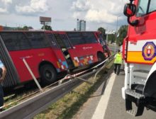 376273_nehoda_autobus_bratislava 676x517.jpg