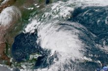 376676_tropical_weather_65322 f3a38ab7716b4dd88236d5f526db3469 676x449.jpg