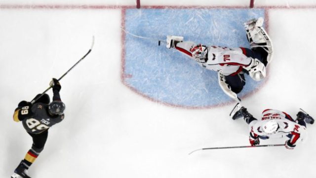 376896_braden holtby alex tuch 676x484.jpg