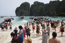 376911_aptopix_thailand_beach_closure_08607 2a6db672a7114d0eb6f85bf83d812669 676x448.jpg