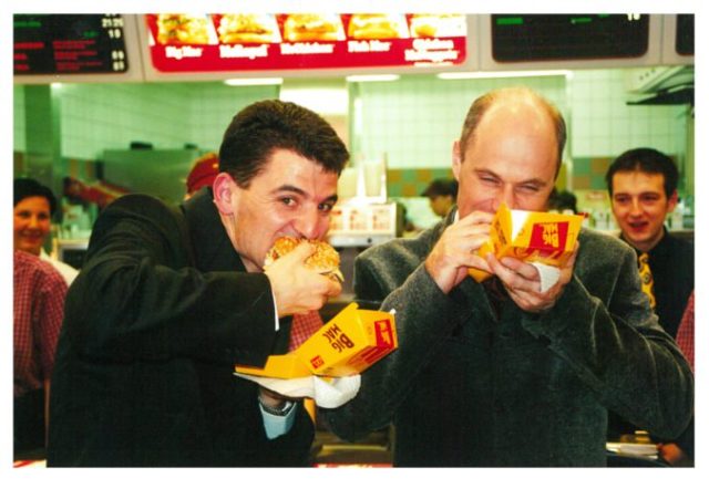 376933_bigmac _foto archiv mcd_ nitra 2001_zoltan vida 676x467.jpg