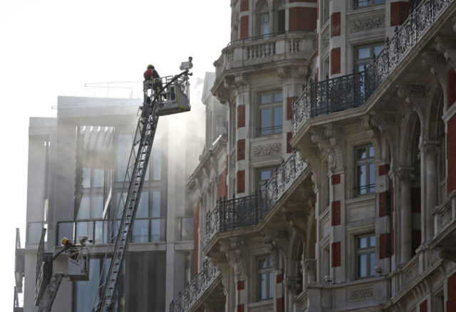 377599_britain_hotel_fire_30922 439b20a64dd54d3c8c4fff5298e6dc6d 676x463.jpg