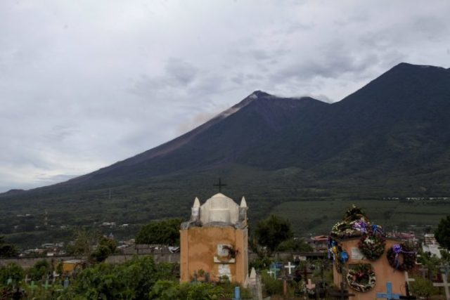 377775_guatemala_volcano_39971 0a0904606d35462ca321f2efcbc49724 676x451.jpg