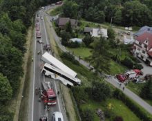 377782_poland_bus_crash_68904 f446b3bde61b46cf9777e92db67c5879 676x537.jpg