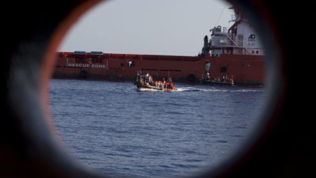 377931_lod migranti utecenci 676x470.jpg