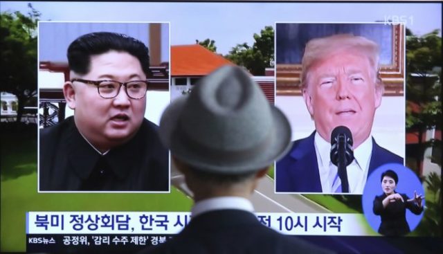377986_trump_kim_summit_day_in_photos_09605 448d291752424d51958b3a099f9d6b00 676x388.jpg