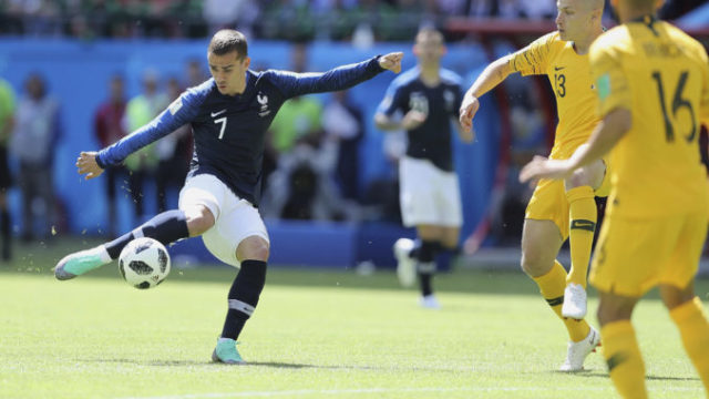 378465_russia_soccer_wcup_france_australia_60579 98bed56c4be749df974b6d6ce312b694 676x493.jpg