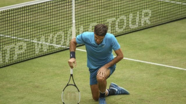 379288_roger federer 3 676x445.jpg