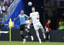 379290_russia_soccer_wcup_uruguay_russia_94895 ea87a29ce15a471d8c70592eb54b1a24 676x469.jpg