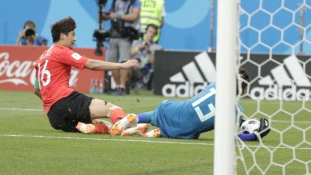 379399_russia_soccer_wcup_south_korea_mexico_63057 e5663af9dfc3481ba796b4057c922ce9 676x446.jpg
