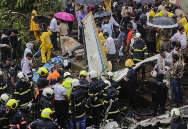 379666_aptopix_india_plane_crash_36814 459df2b258594a56bc27fd4b6720e7c6 676x464.jpg