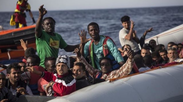 379858_europe_migrants_41926 b8d7b484b678474192875a01c523396d 676x439.jpg