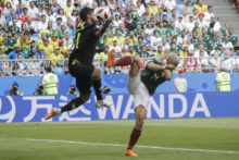 379983_aptopix_russia_soccer_wcup_brazil_mexico_83908 86c1fcccd9af4cf6bdf03ecd420123c5 676x451.jpg
