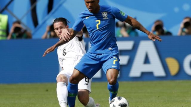 380192_douglas costa bryan oviedo 676x493.jpg