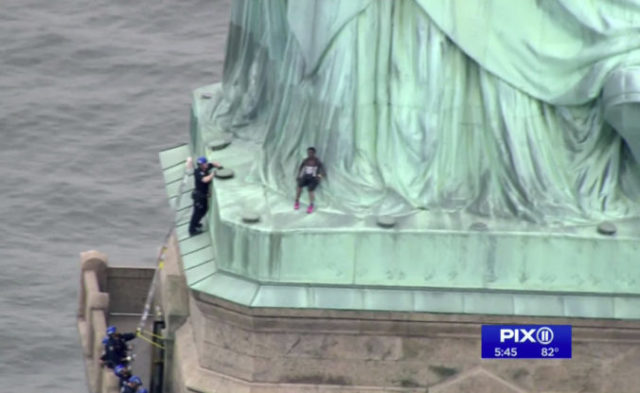 380309_statue_of_liberty_arrests_22504 9021125ed5a14928b78e804aeb042cd0 676x415.jpg