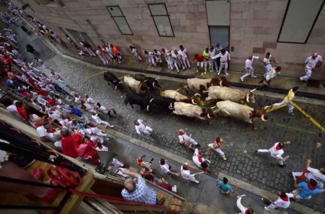 380458_aptopix_spain_running_of_the_bulls_91127 2e62015cfa7a49d1966d0318cee96a86 676x446.jpg