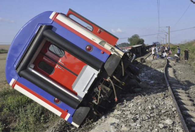 380583_turkey_train_accident_78274 5c15662a7cf64fd690def54b62143235 676x459.jpg
