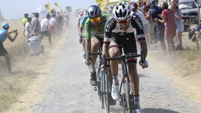 381310_tom dumoulin peter sagan 676x451.jpg