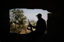 381468_syria vojak 676x451.jpg