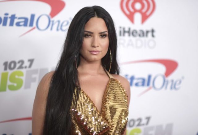 382080_demi_lovato_82824 4efb766ff27d423f8933ab1ea897c8b1 676x462.jpg