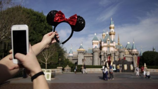 382385_disneyland 676x451.jpg