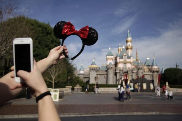 382385_disneyland 676x451.jpg