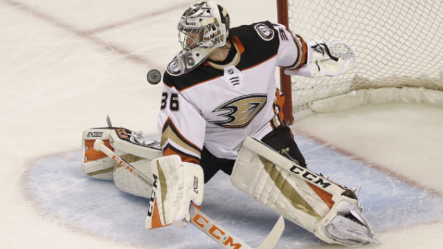 383040_ducks gibson_hockey_60595 7691ad929e51416db38138cc70b9fd92 676x451.jpg