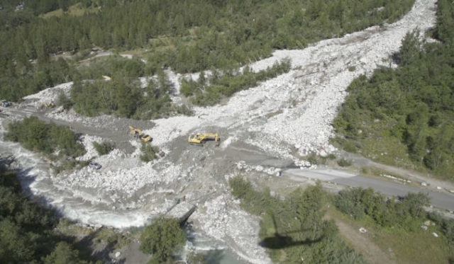 383270_italy_landslide_51113 fd222883184b4b62b8937b3080d6b718 676x394.jpg