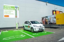 383326_billa_elektromobily_01 676x451.jpg
