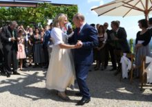384265_vladimir putin karin kneissl 676x480.jpg