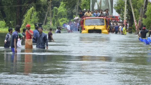 384287_india_monsoon_flooding_83876 b5a4e22da26e49bc8a0be1ab55570d75 676x454.jpg
