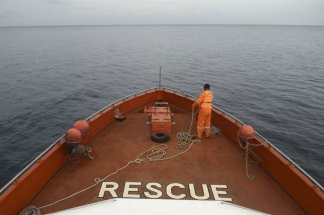 385023_indonesia_boat_in_distress afa75d9769e7454f908fc4e459107860 676x448.jpg