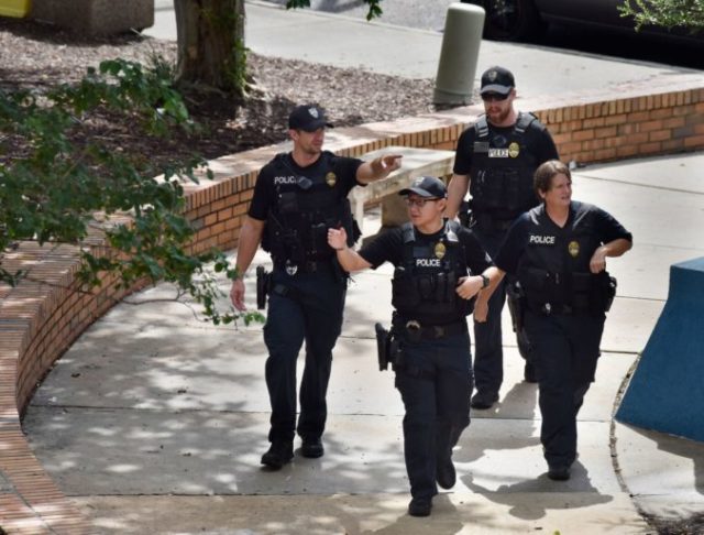 385095_aptopix_mall_shooting_florida_61785 72b5c696f258472493f855d25fa1239d 676x513.jpg