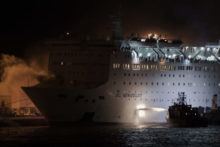 385168_greece_ferry_fire_36658 5742cb1d614e4d898c96fdb089d78626 676x451.jpg