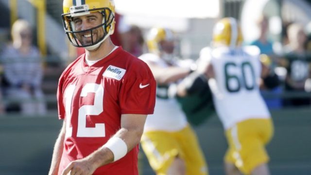 385218_aaron rodgers 676x478.jpg