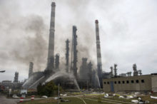 385463_germany_refinery_fire_99521 14d9783d9f2240dd87d84fd07225bf8d 676x450.jpg
