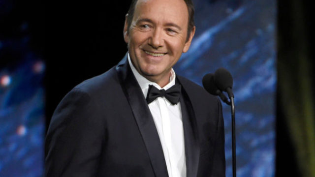 385888_robin_wright_kevin_spacey_00004 29320d2da70d46a9a60b288ccdb54f57 676x529.jpg