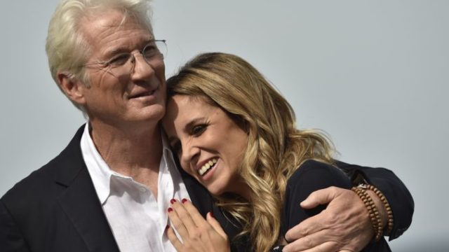 386968_richard gere alejandra silva 676x450.jpg