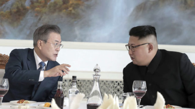 387192_north_korea_koreas_summit_52286 545edba53c204e4e9d32f9a3ffb65925 676x377.jpg