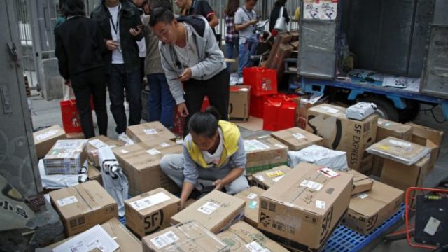 387271_china_us_tariffs_56687 27b6820907da4140a39dae6464ff2248 676x450.jpg