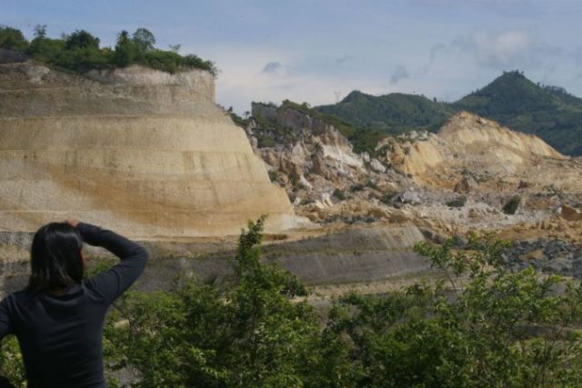 387376_philippines_landslides_80825 a2a4b939dbc04ec9a8b1096b22903ea2 676x451.jpg