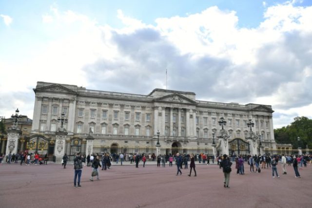 387594_buckinghamsky palac 676x451.jpg