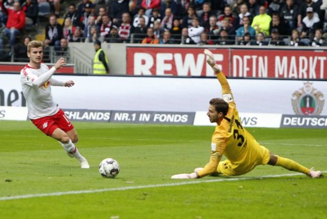 387604_timo werner kevin trapp 676x453.jpg