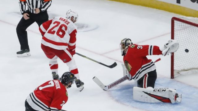 387881_anton forsberg thomas vanek 676x587.jpg