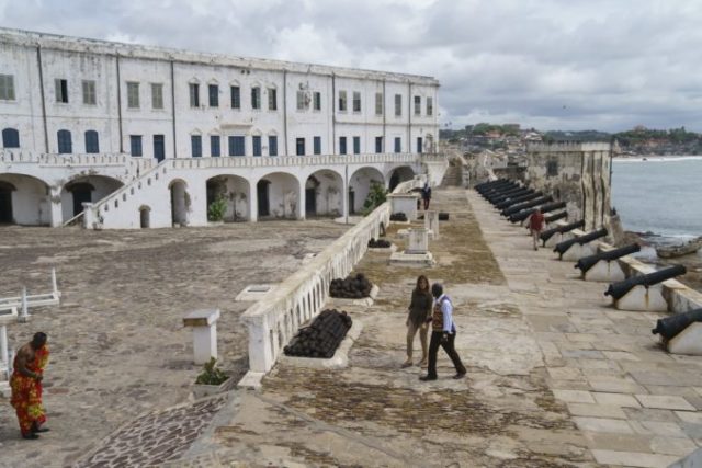 388741_melania_trump_africa_40655 25558942f2044b8a9beb8a771b998a22 676x451.jpg