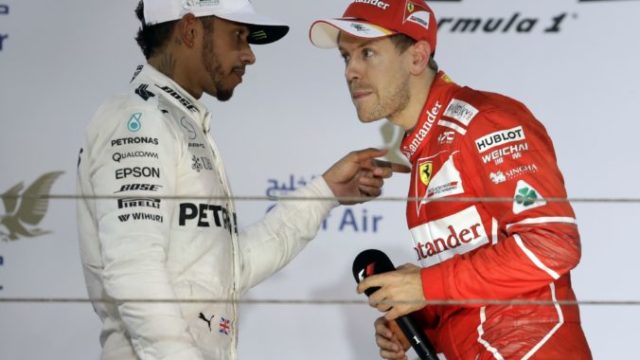 388874_lewis hamilton sebastian vettel 676x482.jpg