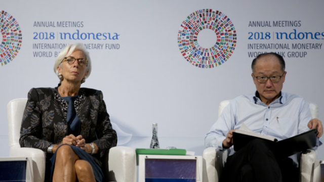 389487_jim yong kim a christine lagarde 676x453.jpg
