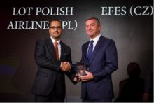 389618_foto_generalny riaditel coop jednoty slovensko jan bilinsky vpravo prebera ocenenie figyelo..jpg